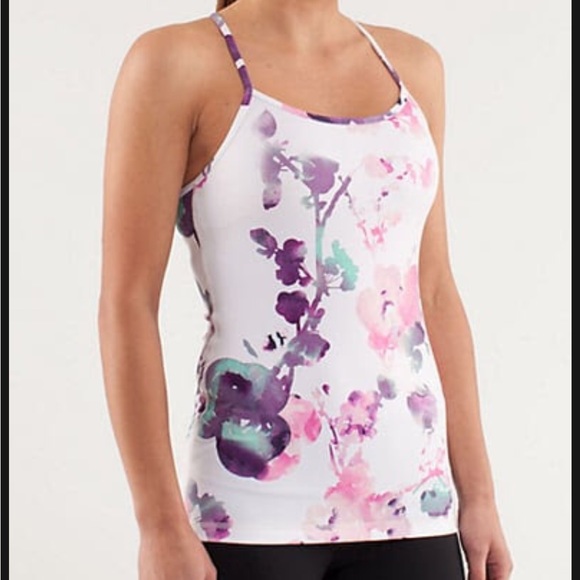 lululemon athletica Tops - Lululemon tank top size 6 (used) excellent condition 🌸🌹🌷